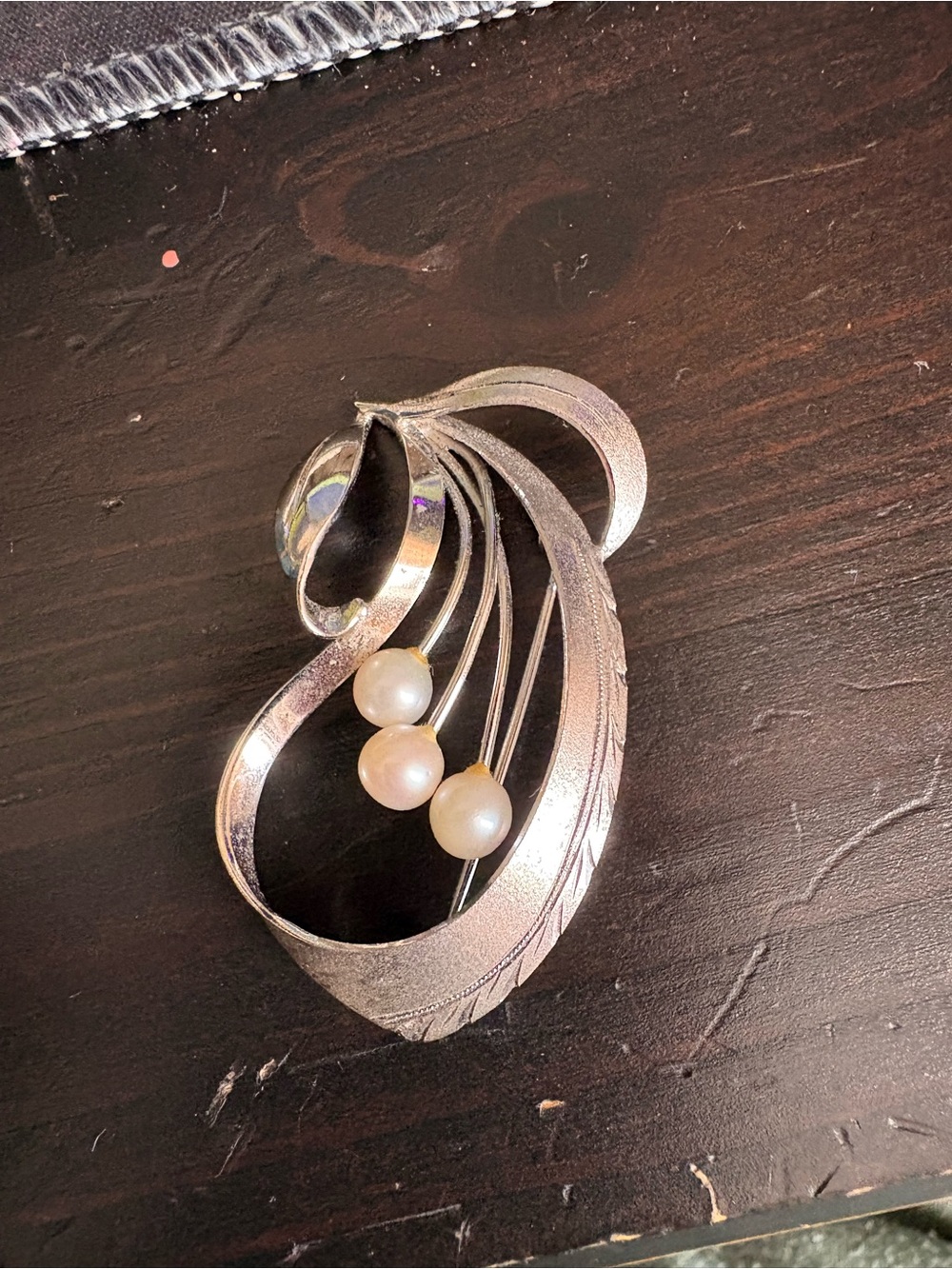 Elegant Silver Pearl Drop Brooch - Classic Women Jewelry